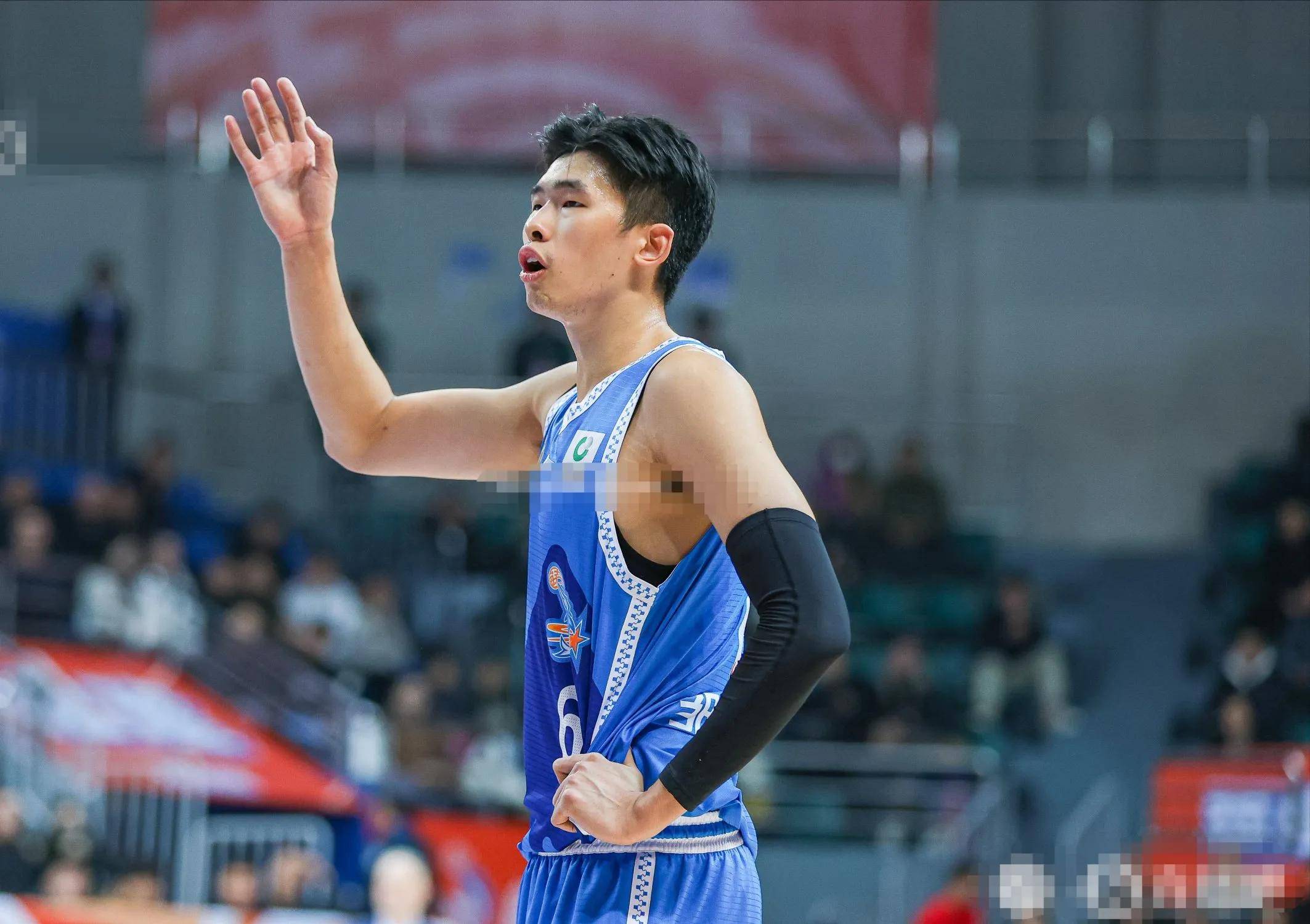 爱游戏官方登录入口-广州队实现逆转,赢得比赛掌控(广州队实现逆转,赢得比赛掌控的是谁)