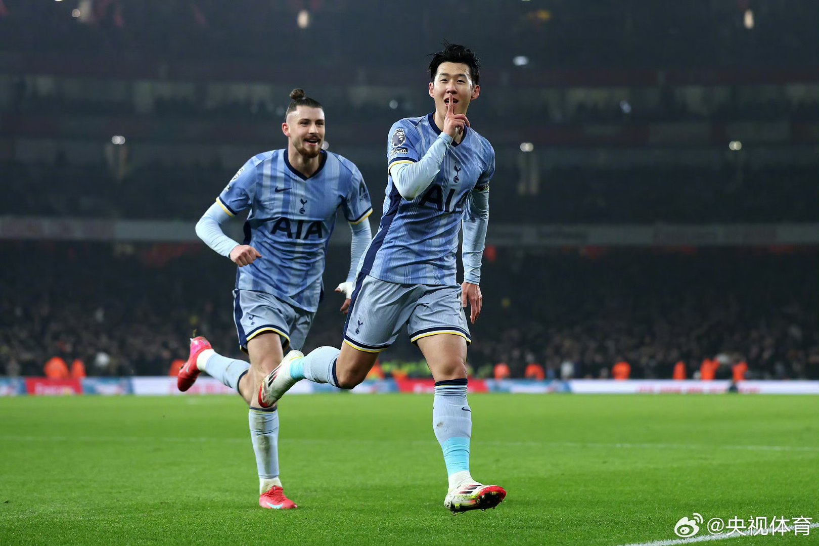 阿森纳球员表现亮眼,助球队战胜对手 阿森纳球员表现亮眼,助球队战胜对手