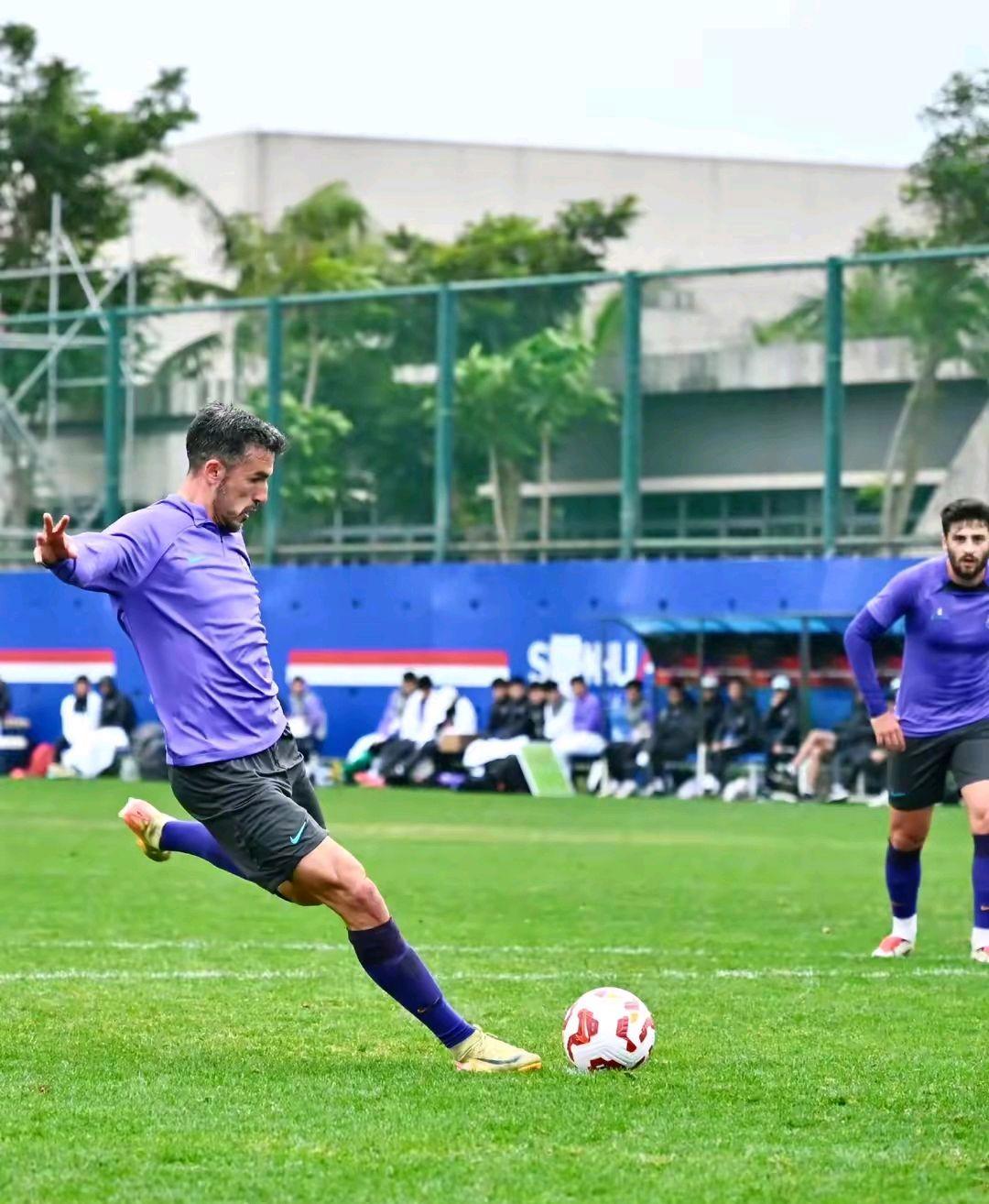 爱游戏体育链接-包含甘冈欲在客场夺取胜利,全队备战的词条