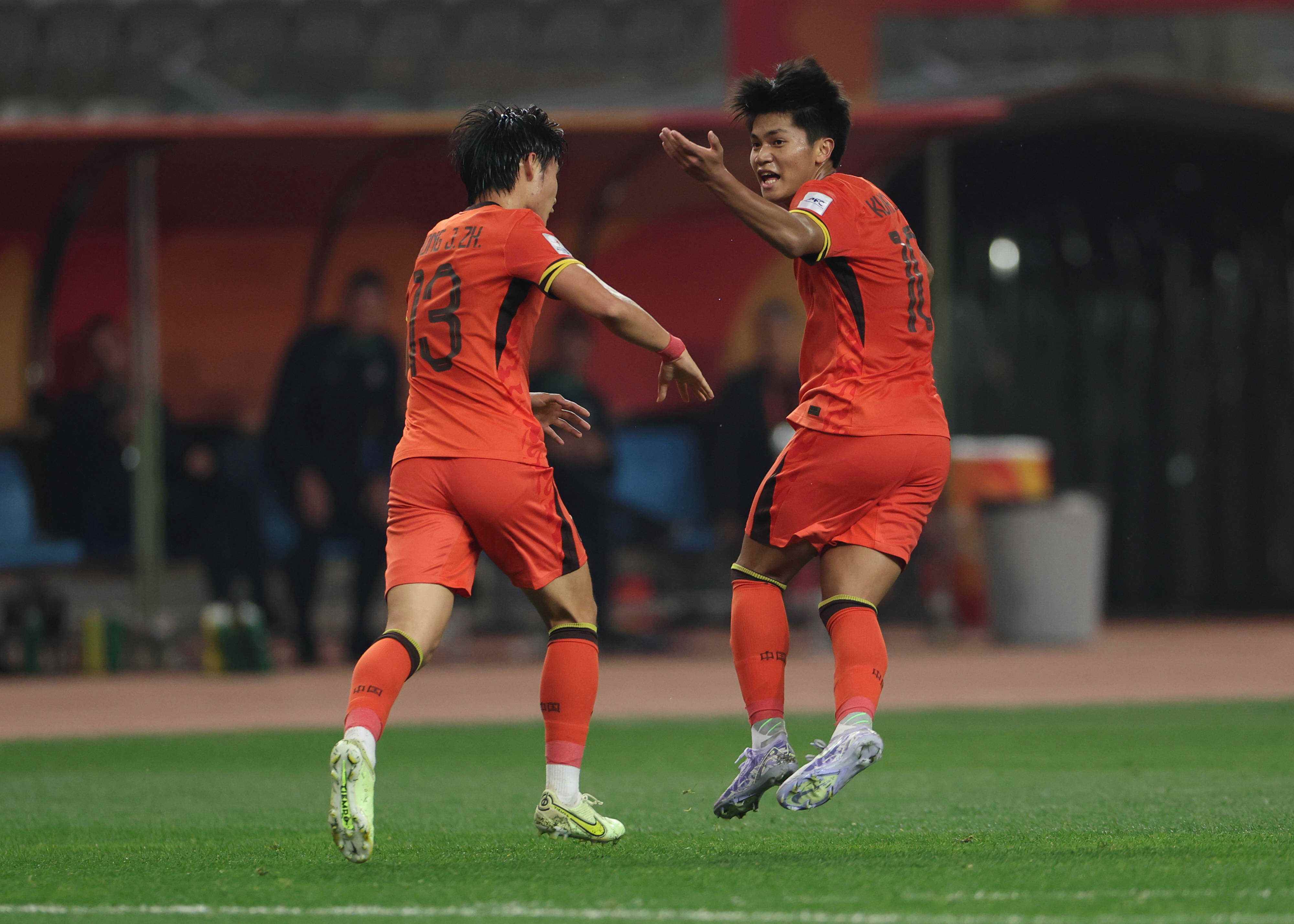 爱游戏体育链接-关于小组赛打响,球队士气高昂备战攻防的信息