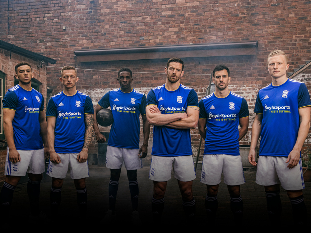 爱游戏体育直播-伯明翰城队主场惨败,寻求突破之道