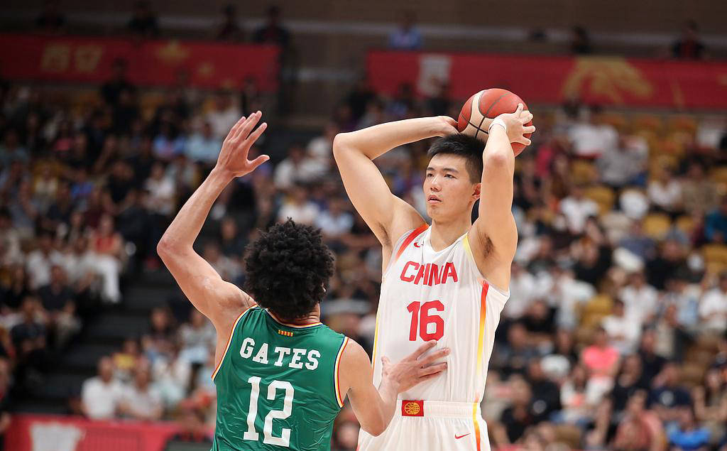 爱游戏官方登录入口-上海男篮迅速反击，稳固领先优势