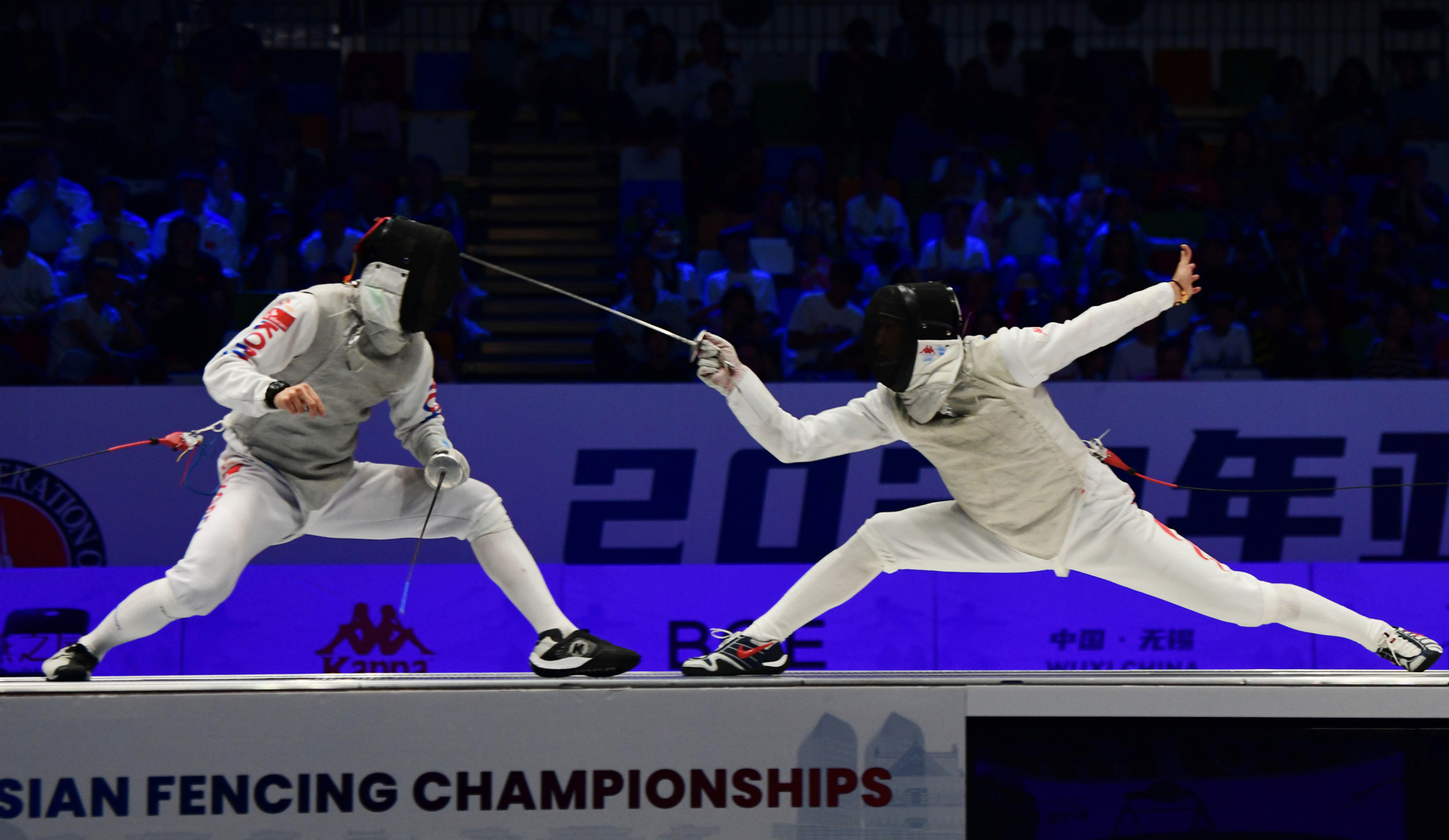 阿根廷选手在击剑比赛中勇夺金牌
