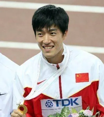 爱游戏体育直播-古巴田径选手冲刺终点，勇夺第一