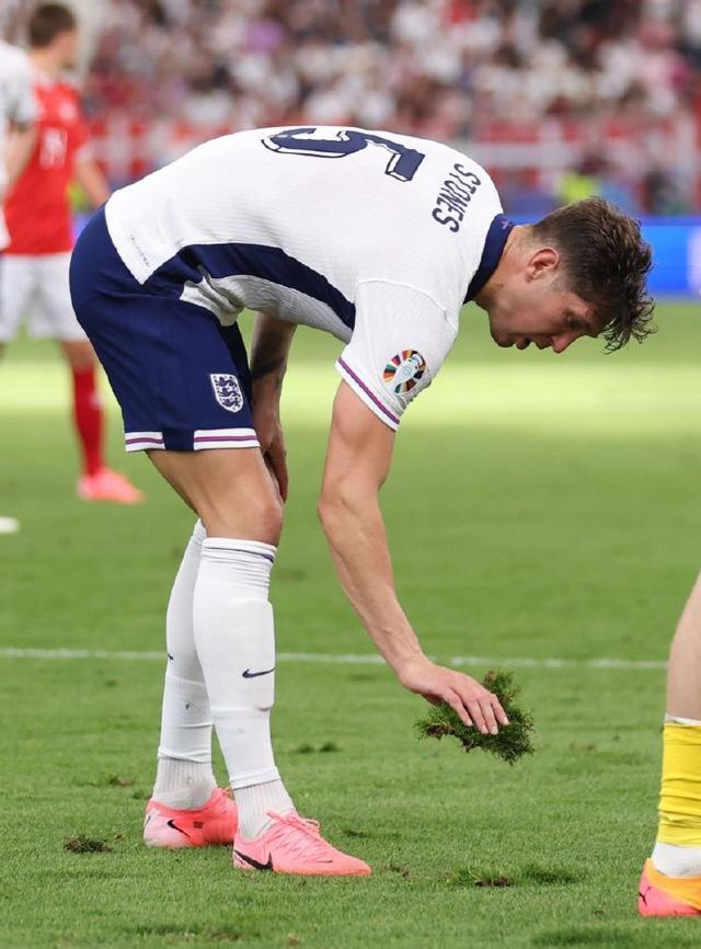 爱游戏官网-西班牙队意外落败,挑战愈发严峻的简单介绍