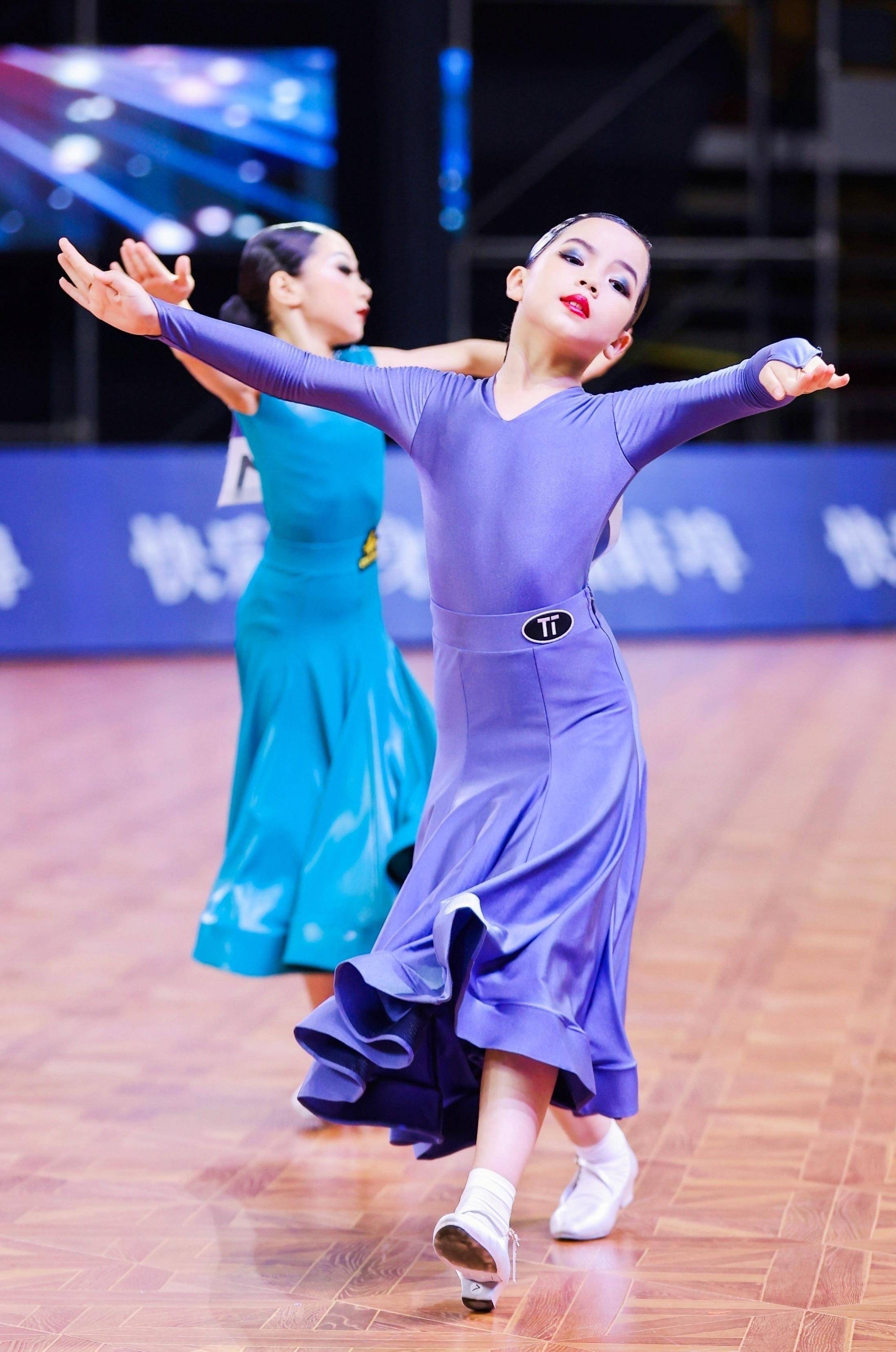 爱游戏官网网页版入口-关于竞技风采!球员技艺精湛,场上表现华丽的信息