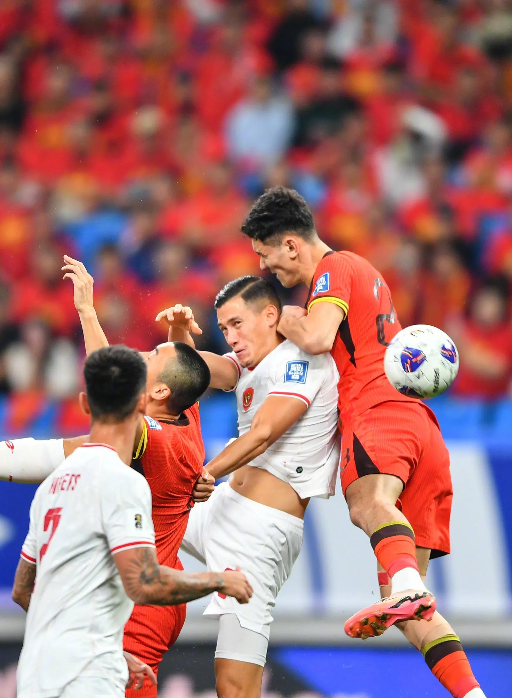 爱游戏官网-关于眼花缭乱！国内足球联赛近期战况精彩！的信息