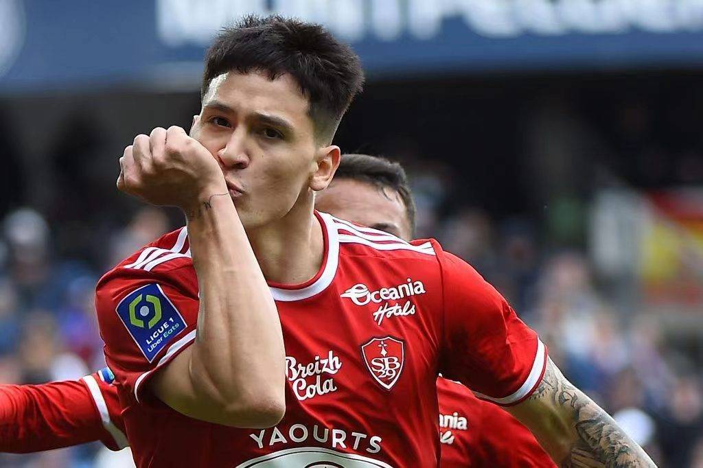 爱游戏官网-斯特拉斯堡客场不敌雷恩，战绩岌岌可危的简单介绍